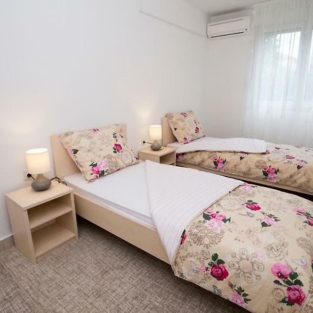 Apartments Put Plokita Smilja Split Eksteriør billede