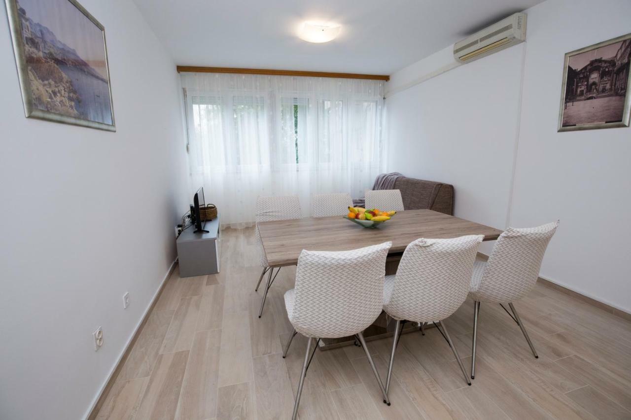 Apartments Put Plokita Smilja Split Eksteriør billede