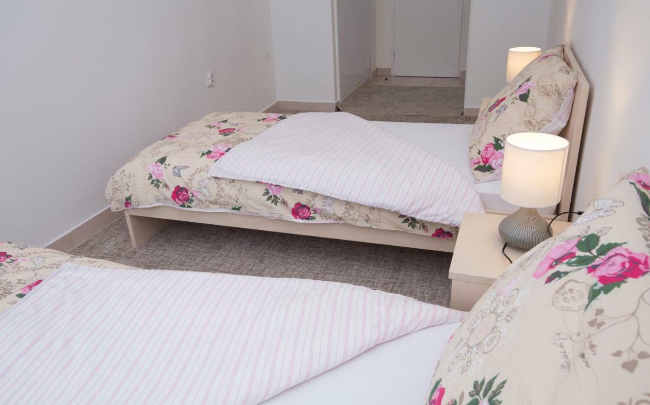 Apartments Put Plokita Smilja Split Eksteriør billede
