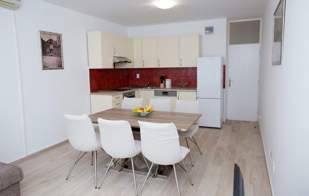Apartments Put Plokita Smilja Split Eksteriør billede